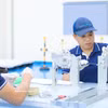 电子芯片生产过程中的一道工序。图自越通社