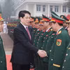 国家主席梁强探访第二军区316师。图自越通社