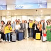 3月4日下午，Vietravel公司在中东的游客安全抵达河内内排国际机场。图自《人民报》