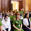 各被告出庭受审。图自越通社