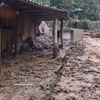 山罗省玉战乡暴雨洪水导致土石涌入居民家中。图自越通社