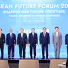 越南政府总理黎明兴与老挝总理宋赛·西潘敦、柬埔寨首相洪玛奈、泰国总理阿努廷·参威拉军以及东帝汶总理夏纳纳·古斯芒一同出席开幕式。图自越通社