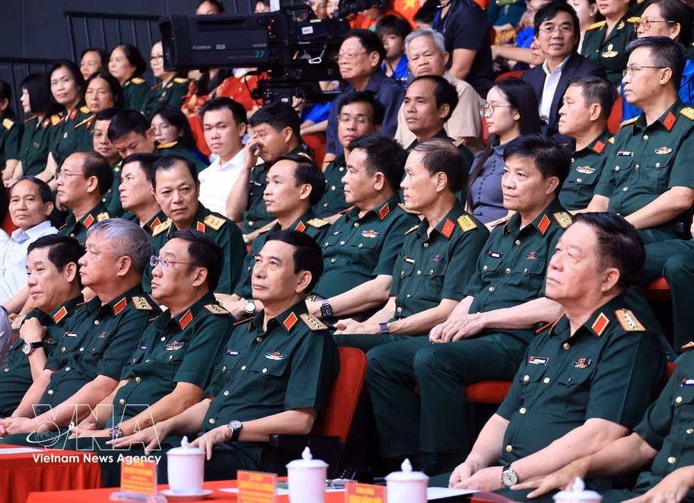vnanet-potal-chuong-trinh-chinh-luan-nghe-thuat-to-quoc-ghi-cong-loi-hua-voi-me-8907955-1.jpg