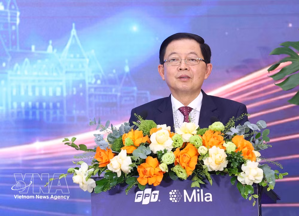 vnanet-potal-pho-thu-tuong-ho-quoc-dung-du-le-ky-ket-giua-tap-doan-fpt-va-vien-nghien-cuu-tri-tue-nhan-tao-mila-8952890.jpg