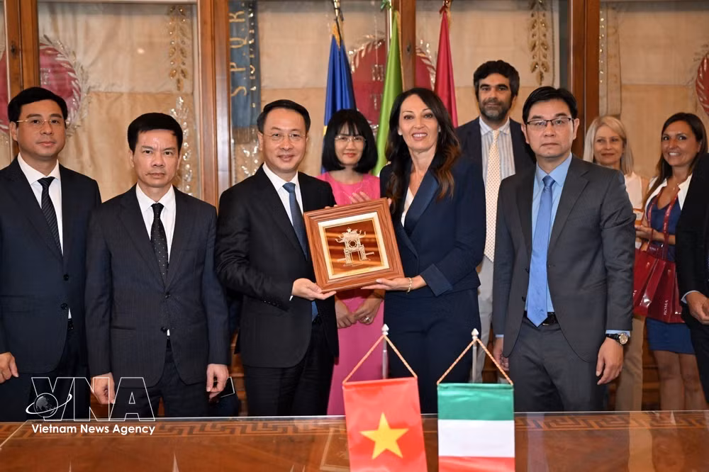 vnanet-potal-ha-noi-va-rome-italy-ky-tuyen-bo-chung-tang-cuong-hop-tac-toan-dien-8916710-1.jpg