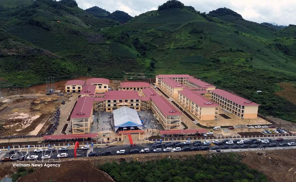 经过9个多月的施工后，山罗省安山乡安山小学和初中寄宿学校项目已基本完工并正式落成交付，准备迎接师生们进入新学年。图自越通社