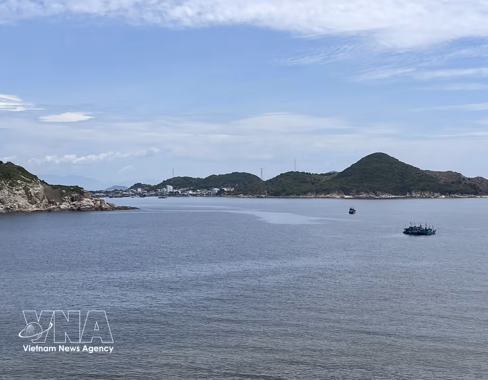 庆和省平兴岛始终是游客理想的旅游目的地。图自越通社