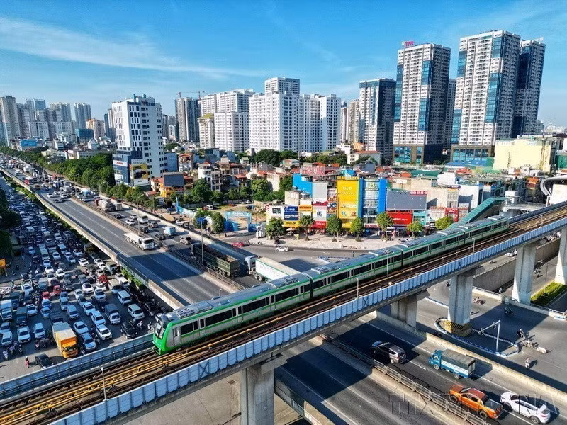 河内吉灵—河东城市轻轨线路是越南首条城市轻轨线路，投入运营以来已成为首都市民日常出行的重要交通方式。图自越通社