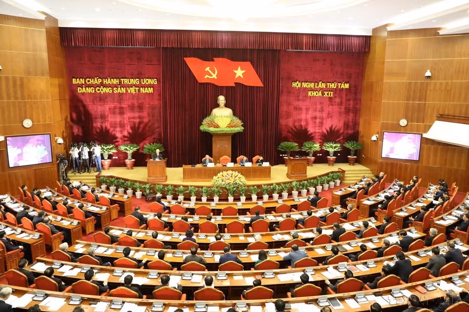2018年10月2日在河内，阮富仲总书记在越南共产党第十二届中央委员会第八次全体会议开幕式上发表讲话。图自越通社