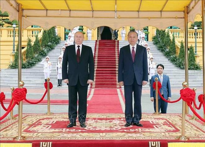 越南国家主席苏林和俄罗斯总统普京检阅仪仗队听取乐队奏响两国国歌 图自越通社 uuid0d9a5d40-cf29-4c47-a5c8-e9106897be5blibrary1type1mode1loctruecaptrue-730.jpg.webp
