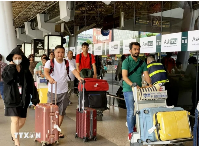 4·30南方解放日和5·1国际劳动节假期,新山一国际机场接送旅客652831人次。图自越通社 Screenshot 2024-05-03 091646.png