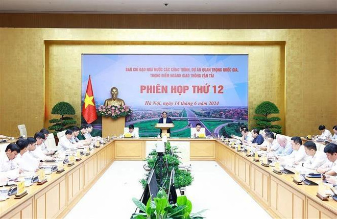 范明政主持召开指导委员会第12次会议。图自越通社 vna-potal-thu-tuong-chu-tri-phien-hop-thu-12-cua-bcd-nha-nuoc-cac-cong-trinh-trong-diem-quoc-gia-7429981-337.jpg.webp