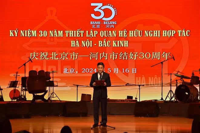vna_potal_bieu_dien_nghe_thuat_chao_mung_ky_niem_30_nam_thiet_lap_quan_he_huu_nghi_ha_noi_-_bac_kinh_7380939.jpg