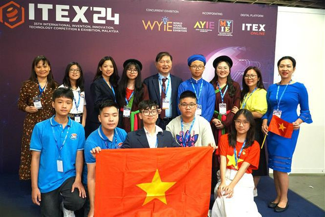 参加国际发明、创新及科技展(ITEX)的越南代表团。图自越通社 vna_potal_viet_nam_tham_du_trien_lam_cong_nghe_va_phat_minh_sang_tao_quoc_te_itex_2024_tai_malaysia__7379596.jpg