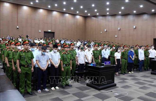 救援航班案的被告人。图自越通社 Chuyến_bay_giải_cứu.jpg