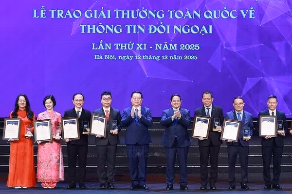 222923-vna-potal-thu-tuong-du-le-trao-giai-thuong-toan-quoc-ve-thong-tin-doi-ngoai-lan-thu-xi-8468205.jpg