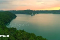 T’Nưng湖，又称“海湖”，是嘉莱省著名的旅游景点之一。图自越通社