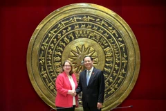 越南国会副主席陈光方和美中经济与安全审查委员会（USCC）主席雷瓦·普莱斯。图自互联网