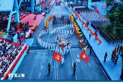 越南在胡志明市举行庆典、阅兵和游行活动,隆重纪念南方解放、国家统一50周年。图自越通社