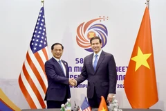越南政府副总理兼外长裴青山和美国国务卿鲁比奥。图自越通社