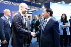 越南政府副总理、外交部长裴青山会见法国欧洲及外交部长让·诺埃尔·巴罗。图自越通社