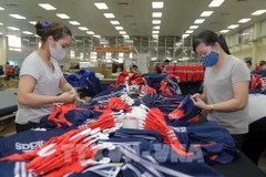 太原制衣公司出口服装生产线。图自越通社