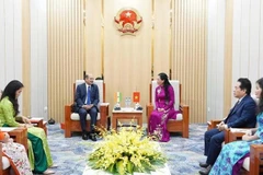 印度驻越南大使桑迪普·阿里亚和广义省委书记、省人民议会主席裴氏琼云。图自越通社