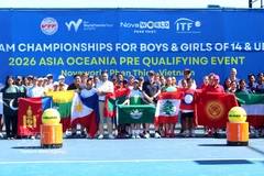 来自近40个国家和地区的150余名运动员角逐林同国际网球赛。图自越通社