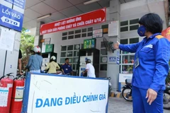 5月8日下午3时起越南成品油零售价格继续下降。图自越通社