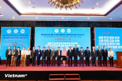 与会代表合影。图自Vietnam+