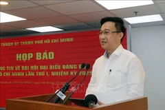 胡志明市党委副书记邓明聪在会议上发表讲话。图自越通社