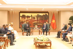 潘文江大将会见毛里塔尼亚政府部长兼秘书长穆克塔尔·侯赛努·拉姆。图自政府门户网站