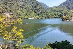 巴贝湖景区一角。图自人民报