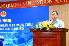 政府常务副总理范家足发表讲话。图自越通社