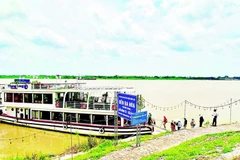 连接河内-兴安的水路旅游线路是文化产业产品中发挥有效作用的一个例子。图自人民报
