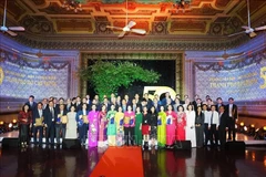 胡志明市50家具有代表性的企业和单位及其品牌和产品表彰会。图自越通社