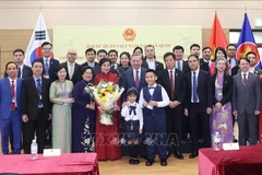 越共中央总书记苏林会见旅韩越南人代表。图自越通社