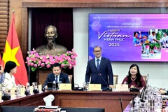 越南文化体育旅游部常务副部长黎海平在会上致辞。图自人民报