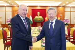 越共中央总书记苏林和匈牙利总统舒尤克·道马什。图自越通社