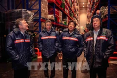 日本合作伙伴参观位于西宁省的全发仓储股份公司冷库。图自越通社