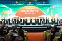 2025年第一届秋季博览会在河内东英越南展览中心(VEC)隆重开幕。图自越通社