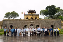东盟城市领导人会议代表参观升龙皇城。图自政府门户网站