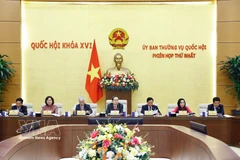 越南国会主席陈青敏主持召开第十五届国会常务委员会第一次会议。图自越通社