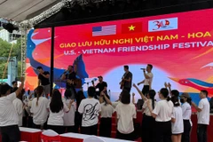 越美友好交流活动在胡志明市举行。图自htv.com.vn