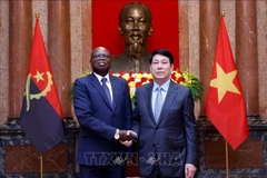 国家主席梁强于2025年4月24日会见前来递交国书的安哥拉共和国大使费尔南多·米格尔。图自越通社