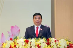 越共中央委员、2025—2030年任期林同省省委书记依·清河·尼埃·克（Y Thanh Hà Niê Kđăm）在大会闭幕式上发表讲话。图自越通社