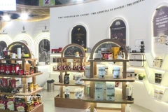 中原传奇集团的展位。图自越通社