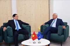 越南政府总理范明政会见欧洲理事会主席安东尼奥•科斯塔。图自越通社