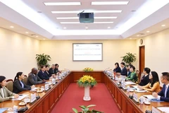 12月1日上午，越通社社长武越庄与由古巴拉丁美洲通讯社社长豪尔赫·莱加尼奥瓦率领的古巴拉美社代表团举行会谈。图自越通社