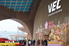 2026年春季博览会吸引众多游客前来参观购买。图自越通社